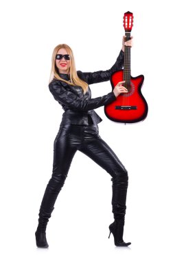deri kostümlü kadın gitarist