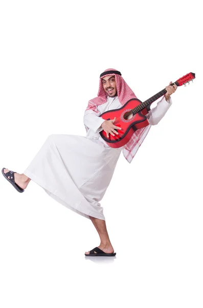 Hombre árabe tocando la guitarra aislado en blanco — Foto de Stock