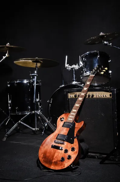 Conjunto de instrumentos musicales durante el concierto —  Fotos de Stock