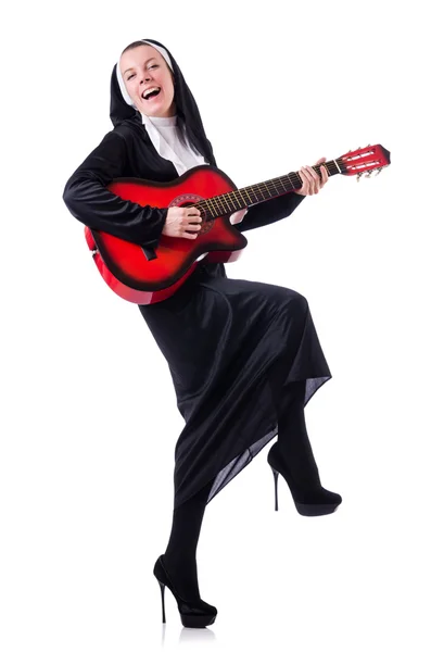 Nun tocando guitarra isolada no branco — Fotografia de Stock