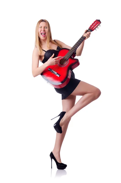 Femme jouant de la guitare isolée sur le blanc — Photo