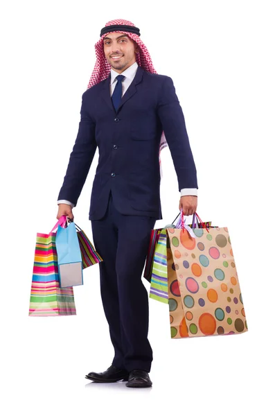 Uomo arabo con regali di shopping su bianco — Foto Stock