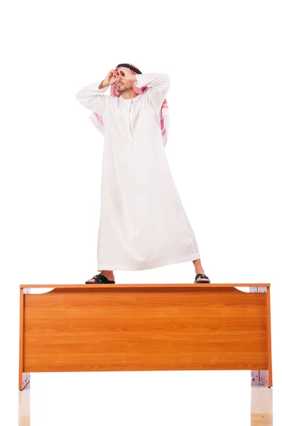 Araber sitzt an seinem Schreibtisch — Stockfoto