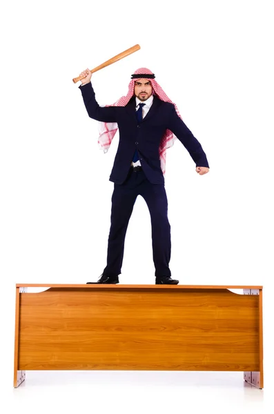 Homem de negócios árabe batendo com bastão de beisebol — Fotografia de Stock