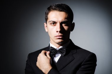 karanlık Studio adam portresi