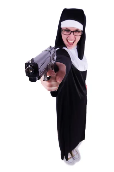 Nun med pistol isolerad på den vita — Stockfoto