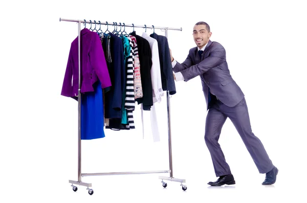 Biznesmen z rack odzież — Zdjęcie stockowe