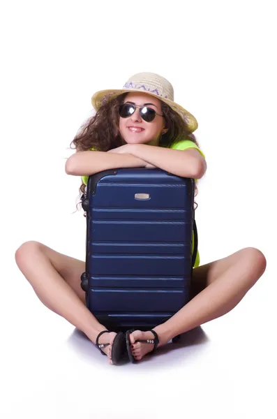 Молодая женщина с чемоданом на белом — стоковое фото