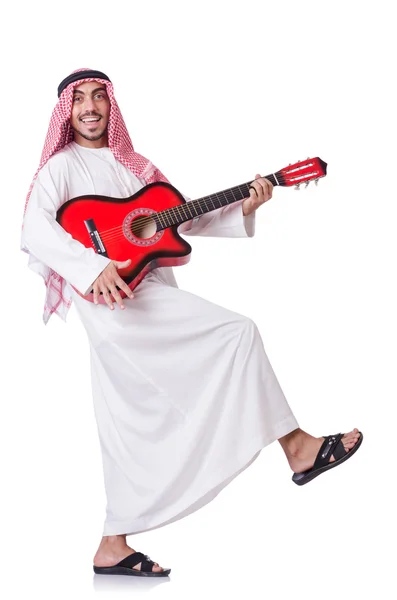 Homem árabe tocando guitarra isolada no branco — Fotografia de Stock