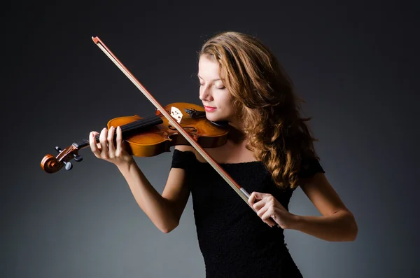 Mulher atraente com violoncelo no estúdio — Fotografia de Stock