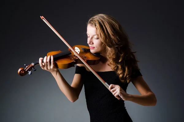 Attraktive Frau mit Cello im Studio — Stockfoto