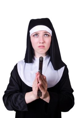 Tabancalı rahibe beyazı izole etti.