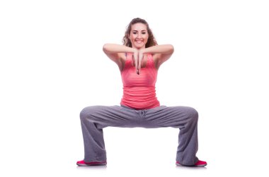 Beyaz üzerinde egzersiz yapan genç bir kadın.