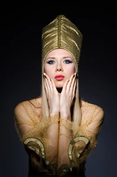 Young model in personification of egyptian beauty — Stock Photo, Image