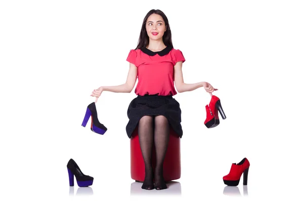 Ung kvinna med valet av skor på vit — Stockfoto