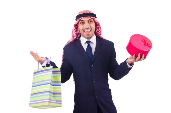 Arabische man met winkelcadeaus op wit — Stockfoto