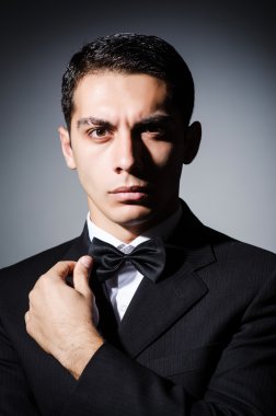 karanlık Studio adam portresi