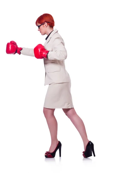 Mulher empresária com luvas de boxe em branco — Fotografia de Stock