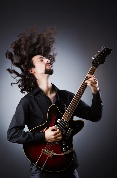 Man playing guitar during concert — Stock Photo, Image