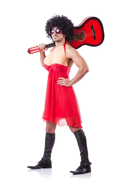 Hombre en ropa de mujer con guitarra — Foto de Stock