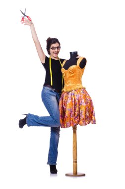 Terzi kadın, beyaz tenli.