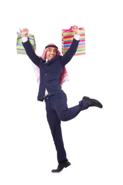 Beyaz üzerinde alışveriş hediyeleri olan bir Arap.