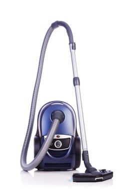 elektrik süpürgesi üzerinde beyaz izole
