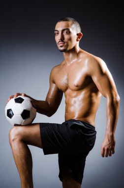 kaslı adam futbol topu
