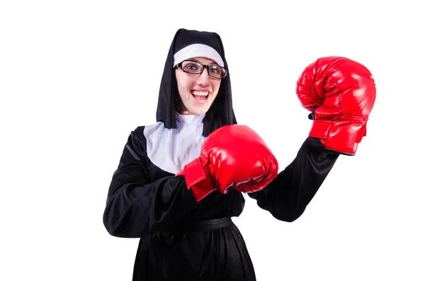 Freira com luvas de boxe isolado em branco — Fotografia de Stock