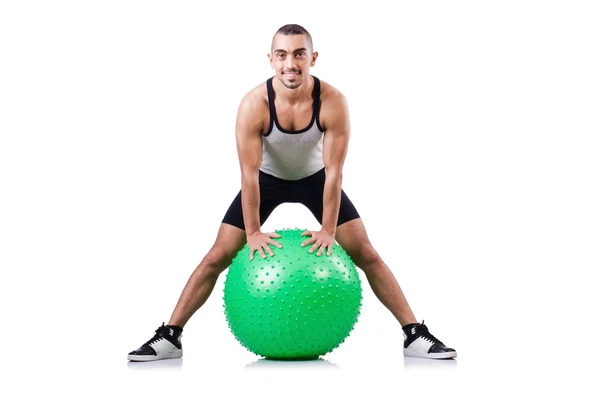 Homme avec balle suisse faisant des exercices sur blanc — Photo