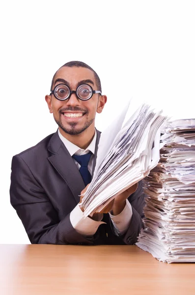 Upptagen affärsman med massor av papper — Stockfoto