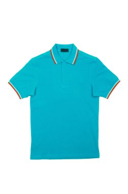 Beyaz arkaplanda yalıtılmış erkek tişörtü