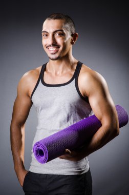 kaslı adam mat Studio ile