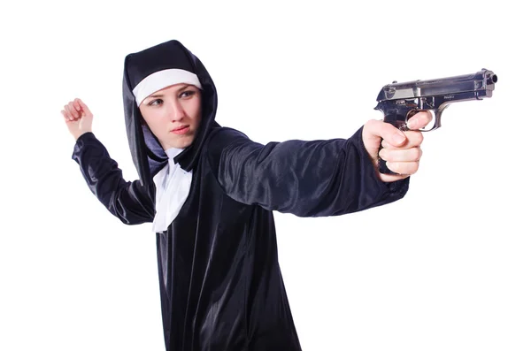 Nun med pistol isolerad på vitt — Stockfoto