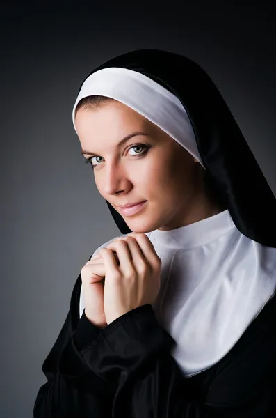 Fiatal apáca a vallásos felfogásban — Stock Fotó