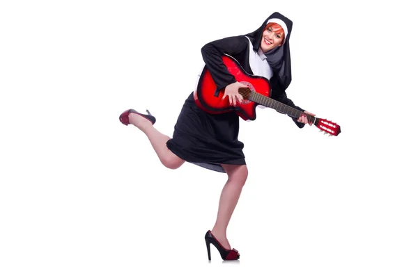 Nun tocando guitarra isolada no branco — Fotografia de Stock