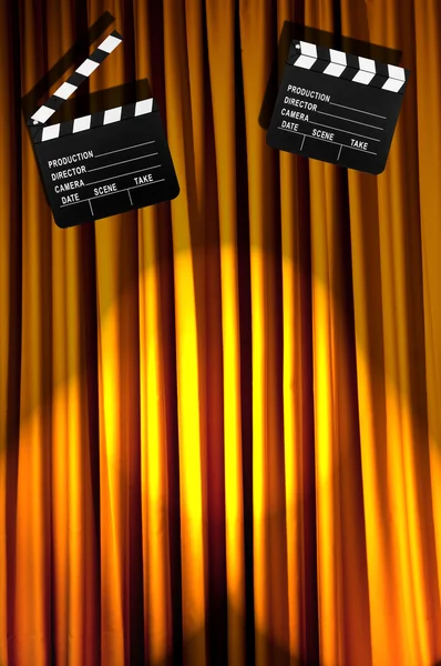 Film clapper tahta perde karşı — Stok fotoğraf