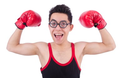 Beyaz arka planda izole edilmiş komik boksör