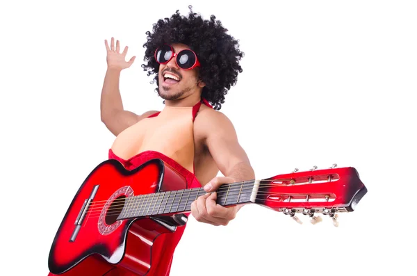 Mann in Frauenkleidung mit Gitarre — Stockfoto