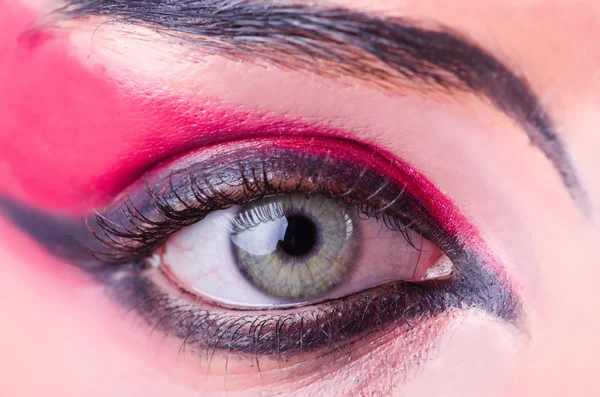 Крупним планом око з гарним макіяжем — стокове фото