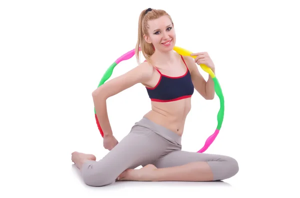 Femme faisant des exercices avec hula hoop — Photo
