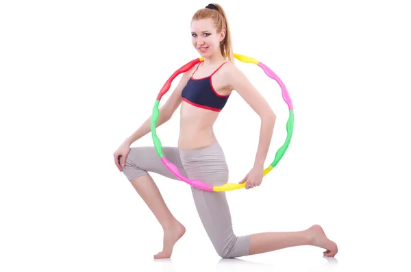 Femme faisant des exercices avec hula hoop — Photo