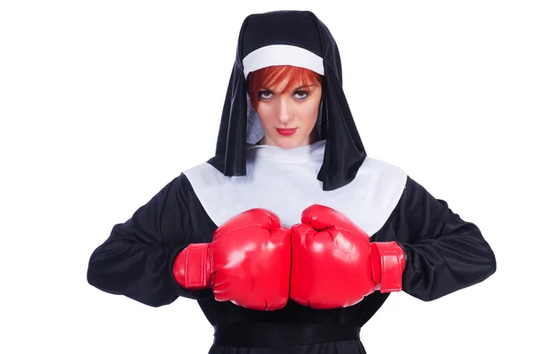 Freira com luvas de boxe isolado em branco — Fotografia de Stock