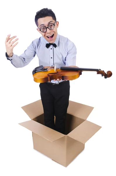 Homem tocando violino da caixa — Fotografia de Stock