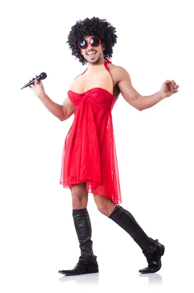 Uomo in abiti femminili cantare con microfono — Foto Stock