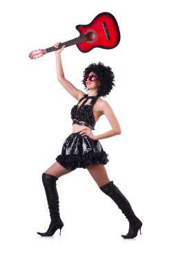 gitar afro perukla kadınla