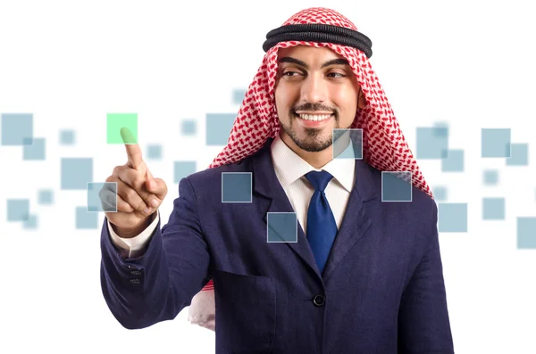 アラブ人仮想ボタンを押すこと — ストック写真