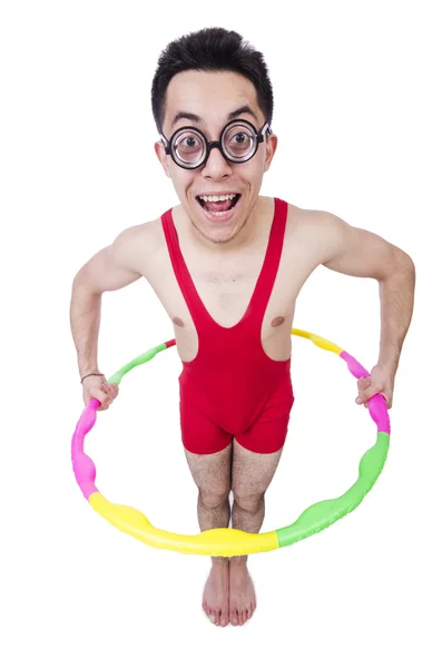 Lustiger Sportler mit Hula-Hoop-Reifen auf Weiß — Stockfoto