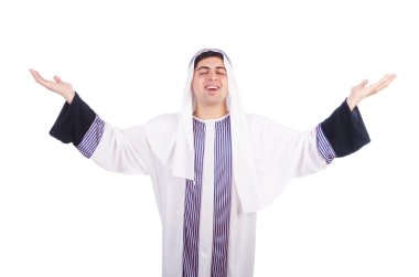 Genç Arap adam beyazda izole edilmiş.