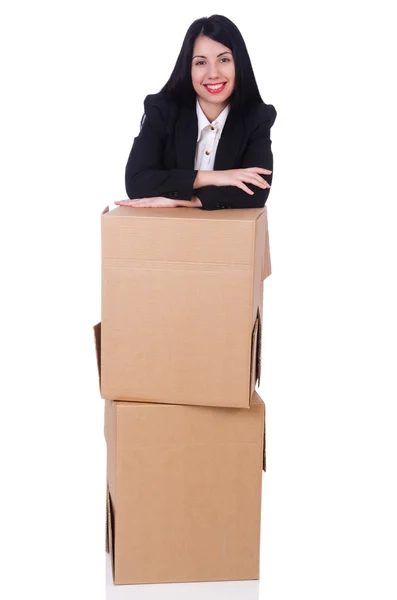 Frau mit vielen Schachteln auf weißem Grund — Stockfoto